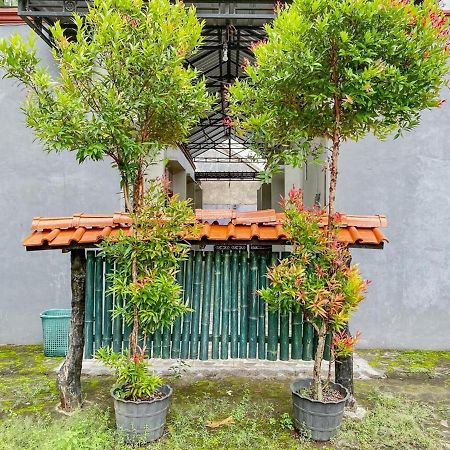 Griya Asri Syariah Mitra Reddoorz Hotel Rogojampi Ngoại thất bức ảnh